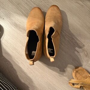 Sorel Light Brown Suede Chelsea Boots